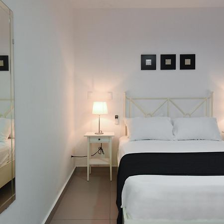 Ph 19 Guesthouse Hotel In Gazcue Santo Domingo Ruang foto
