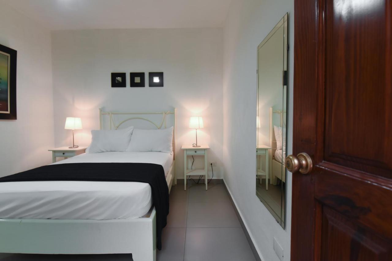 Ph 19 Guesthouse Hotel In Gazcue Santo Domingo Ruang foto