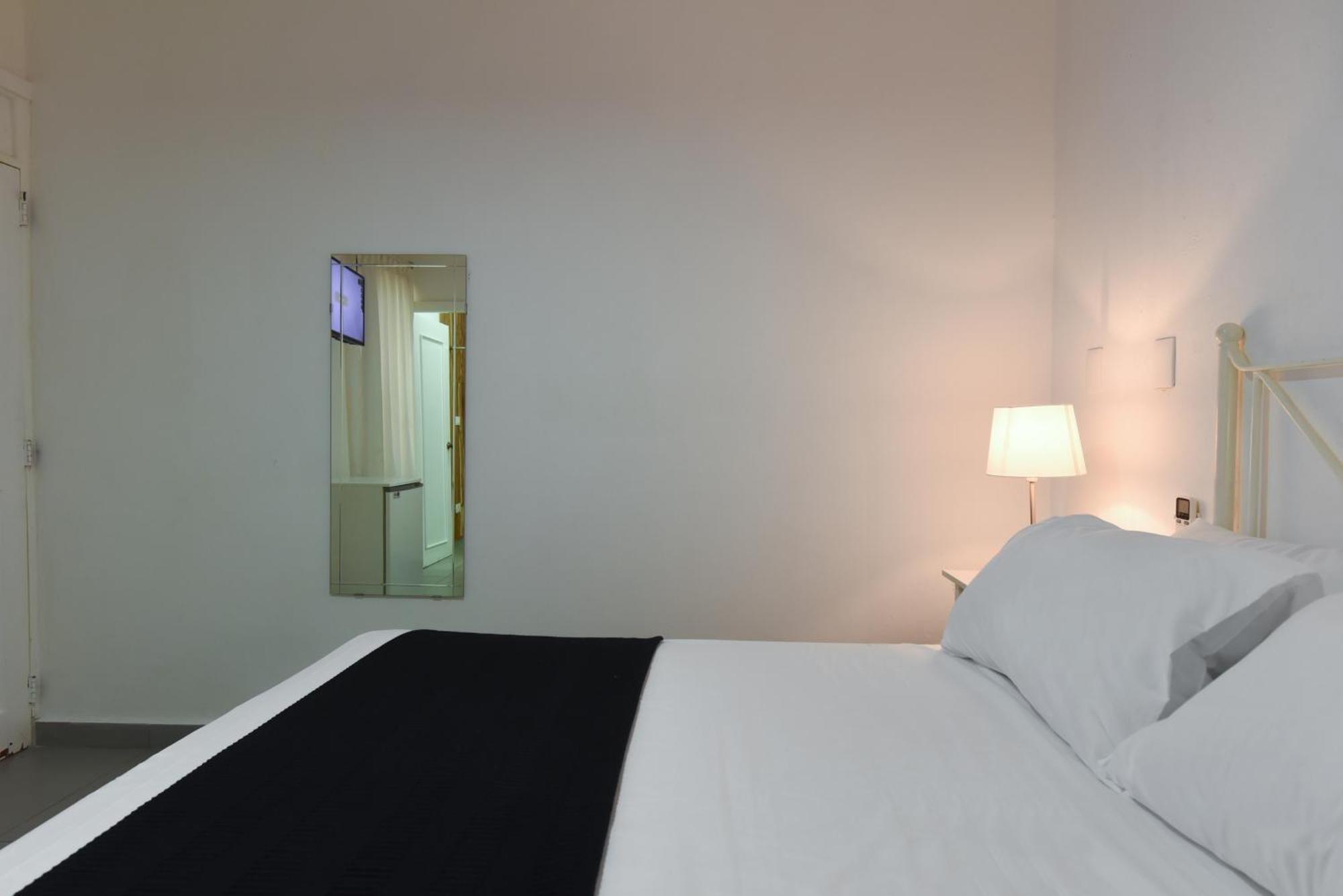 Ph 19 Guesthouse Hotel In Gazcue Santo Domingo Ruang foto