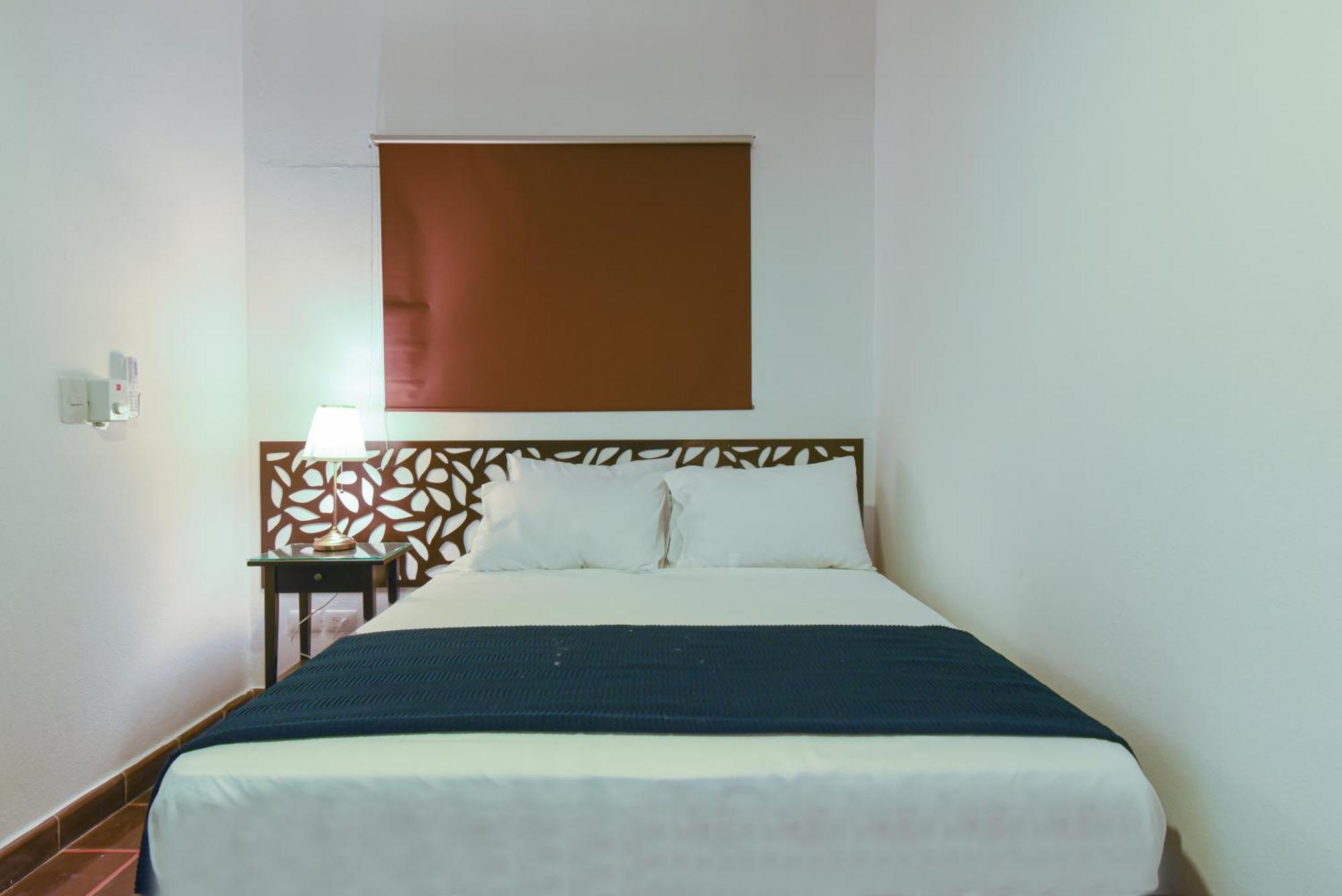 Ph 19 Guesthouse Hotel In Gazcue Santo Domingo Ruang foto